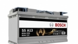 Bosh S5 A13. Akumulator AGM wykorzystujący; 4-krotnie większa odporność na pracę cykliczną w porównaniu z akumulatorami konwencjonalnymi; zastosowana technologia PowerFrame i pokrywa labiryntowa. Napięcie 12V, żywotność 95Ah. Dystrybutor: www.bosch.pl Cena: 1220,44 PLN - zdjęcie 1